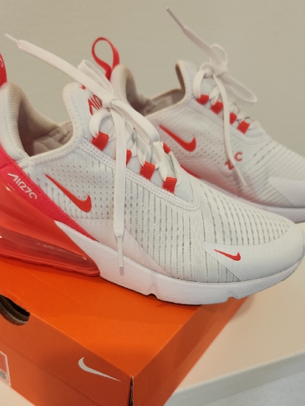 Nike Womens Air Max 270 - White and Peach - Picture 2 of 6